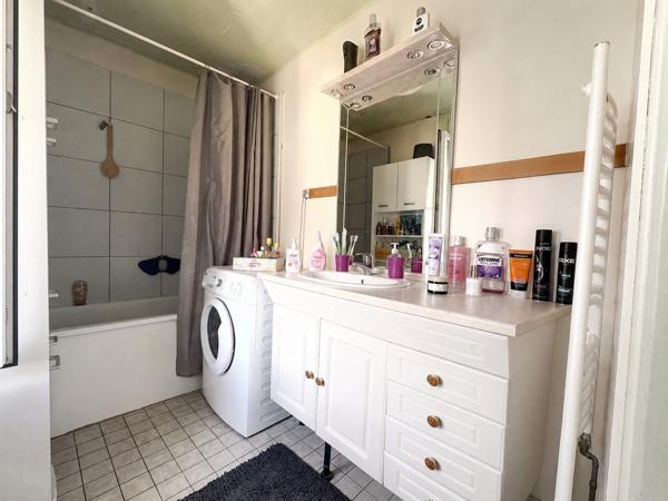 Maison de ville Annoeullin, 140 m2 habitable, avec jardin, 2 logements, 2 garages, fort potentiel...