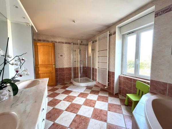 Maison à vendre 5 pièces FOUR (38)