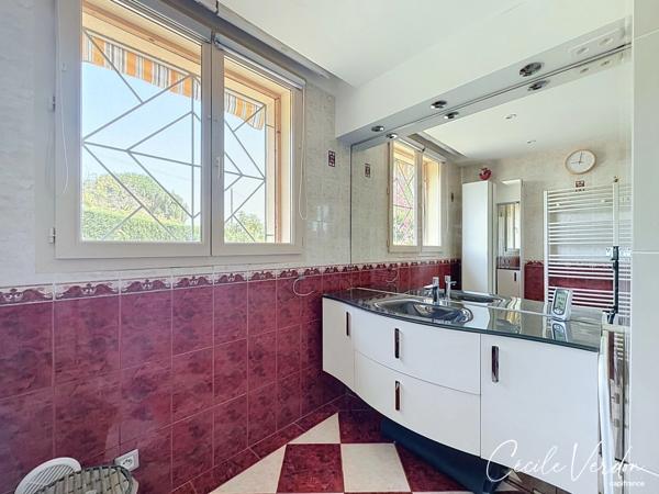 Plain-pied 145 m2, 4 chambres sur 2319 m2 de terrain à vendre 6 pièces BERGERAC (24)