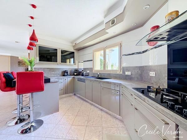 Plain-pied 145 m2, 4 chambres sur 2319 m2 de terrain à vendre 6 pièces BERGERAC (24)