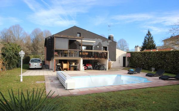 Maison à vendre    6 pièces • 210 m2 Pau