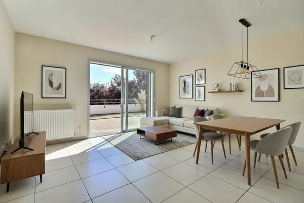 T3 AVEC GRANDE TERRASSE, DOUBLE STATIONNEMENT ET CAVE