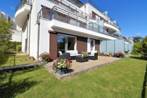 T3 AVEC GRANDE TERRASSE, DOUBLE STATIONNEMENT ET CAVE