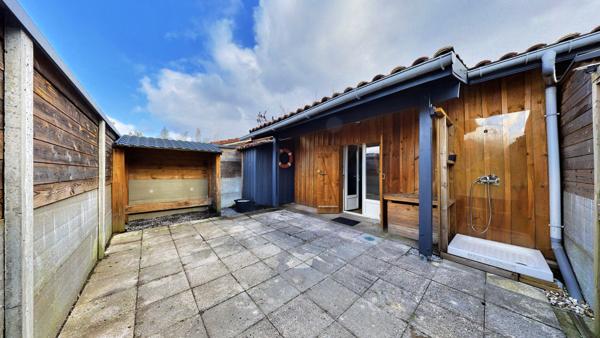 Petite maison dans le centre d'Arès