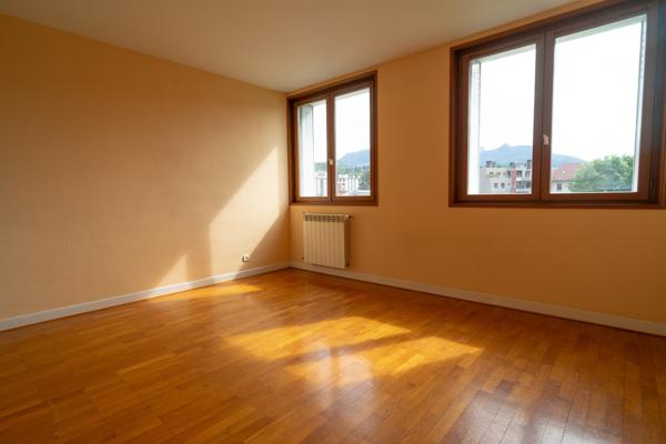 Lumineux T3 + GARAGE. Chambéry (73000)