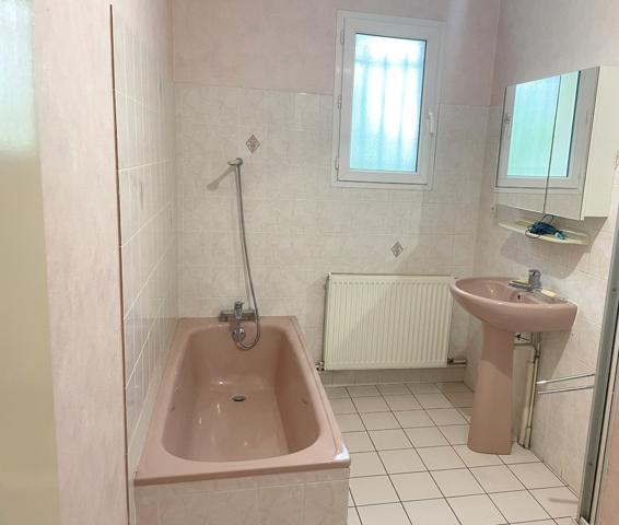 Maison
         5 pièces
        - 85 m² 175 600 € *