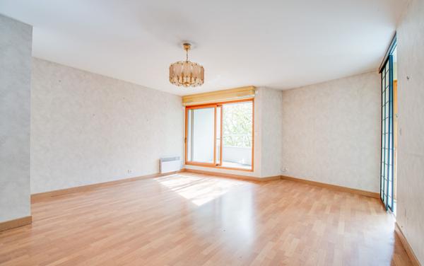 NANTES SAINT-CLEMENT / PREFECTURE TYPE 3 AVEC BALCON DANS RESIDENCE DE STANDING