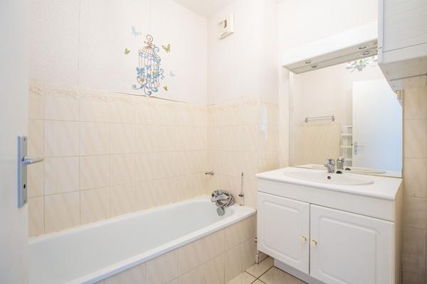 NANTES SAINT-CLEMENT / PREFECTURE TYPE 3 AVEC BALCON DANS RESIDENCE DE STANDING