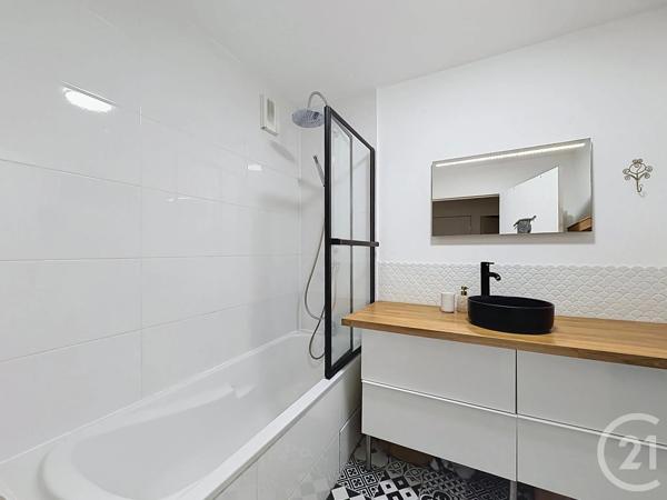 Appartement à vendre  3 pièces - 69 m 2   VANNES  - 56