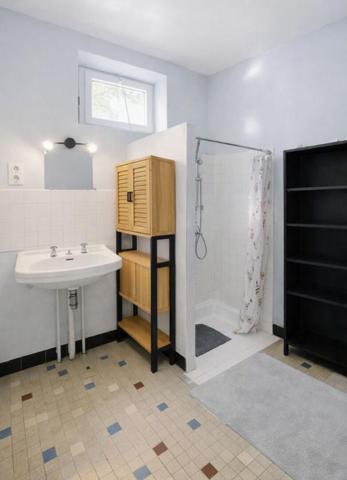 Maison en pierre du 19e siècle, 98m², 4 pièces, 2 chambres, garage, terrain 637?m²
