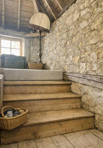 Maison en pierre du 19e siècle, 98m², 4 pièces, 2 chambres, garage, terrain 637?m²