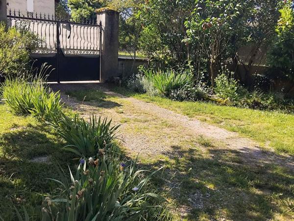 Maison en pierre du 19e siècle, 98m², 4 pièces, 2 chambres, garage, terrain 637?m²