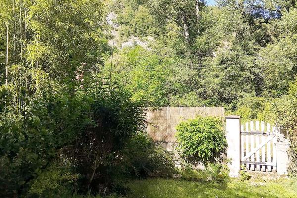 Maison en pierre du 19e siècle, 98m², 4 pièces, 2 chambres, garage, terrain 637?m²