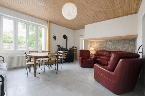 Maison en pierre du 19e siècle, 98m², 4 pièces, 2 chambres, garage, terrain 637?m²
