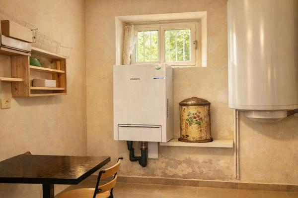 Maison en pierre du 19e siècle, 98m², 4 pièces, 2 chambres, garage, terrain 637?m²