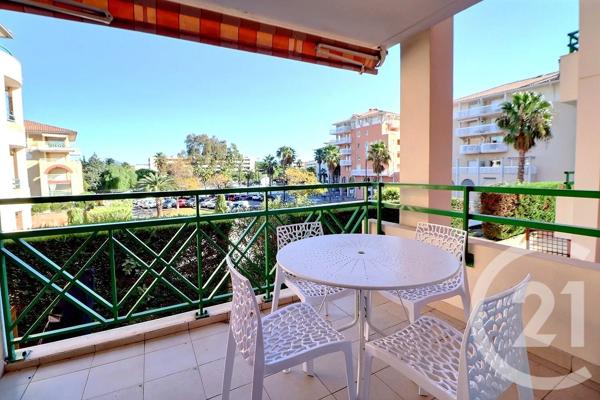 Appartement T2 à vendre  2 pièces - 35 m 2   ST RAPHAEL  - 83