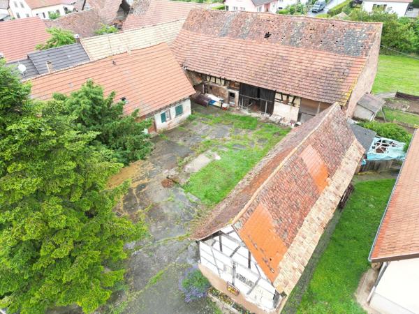 Ensemble immobilier avec grange et terrain constructible à Duttlenheim