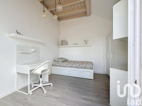 Appartement 8 pièces de 84 m² à Évry (91000)