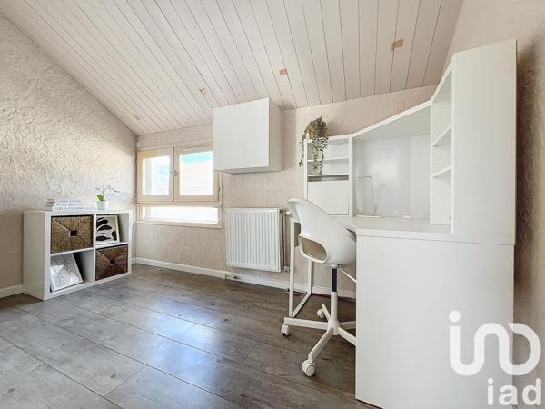 Appartement 8 pièces de 84 m² à Évry (91000)