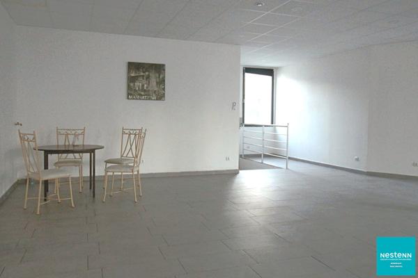 Local Commercial 100 m² comme Neuf à Cenon