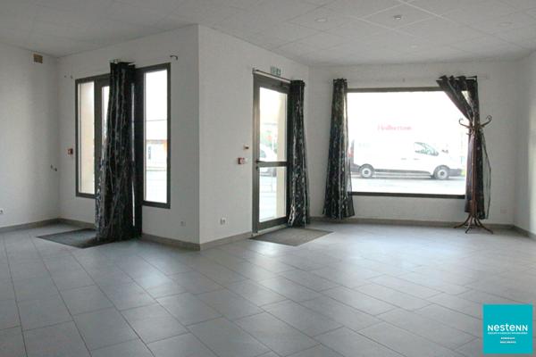 Local Commercial 100 m² comme Neuf à Cenon