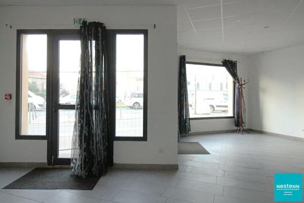 Local Commercial 100 m² comme Neuf à Cenon