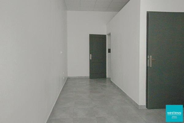 Local Commercial 100 m² comme Neuf à Cenon