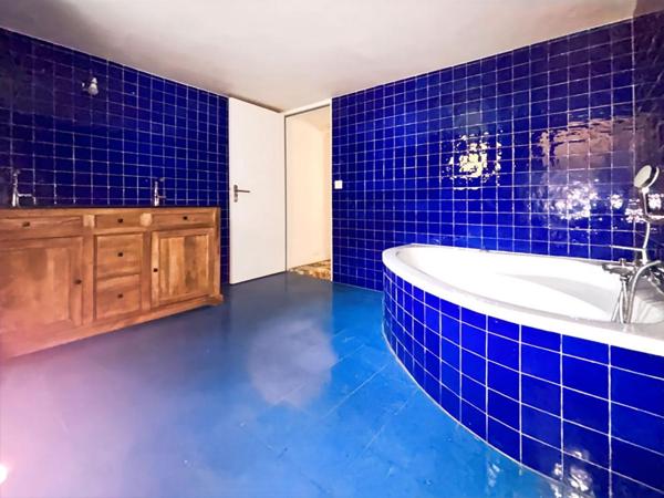 Maison de caractère en pierre à 77500 Chelles, quartier les Abbesses  135 m² habitables, 5 chambres + dépendance climatisée, grand jardin 449.000