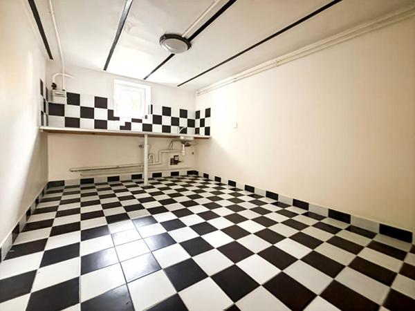 Maison de caractère en pierre à 77500 Chelles, quartier les Abbesses  135 m² habitables, 5 chambres + dépendance climatisée, grand jardin 449.000