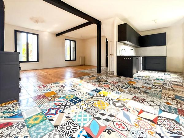 Maison de caractère en pierre à 77500 Chelles, quartier les Abbesses  135 m² habitables, 5 chambres + dépendance climatisée, grand jardin 449.000