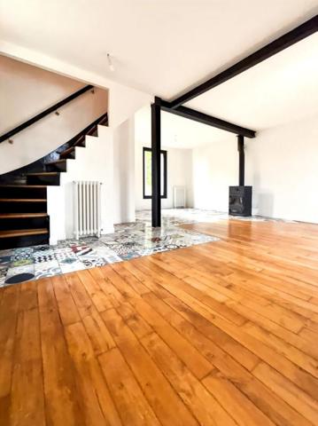 Maison de caractère en pierre à 77500 Chelles, quartier les Abbesses  135 m² habitables, 5 chambres + dépendance climatisée, grand jardin 449.000