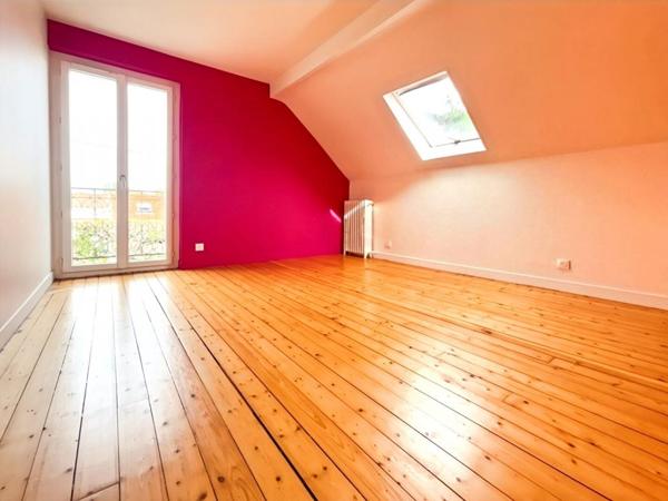 Maison de caractère en pierre à 77500 Chelles, quartier les Abbesses  135 m² habitables, 5 chambres + dépendance climatisée, grand jardin 449.000