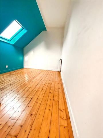 Maison de caractère en pierre à 77500 Chelles, quartier les Abbesses  135 m² habitables, 5 chambres + dépendance climatisée, grand jardin 449.000