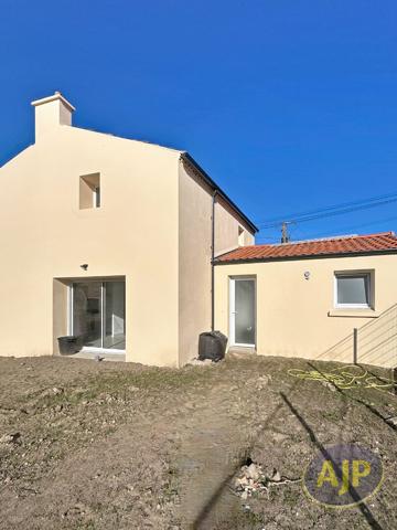 Maison à louer Geneston : 4 pièces, 98m² avec 3 chambre(s) à 1 050€ - AJP Immobilier Saint-Philbert-de-Grand-Lieu