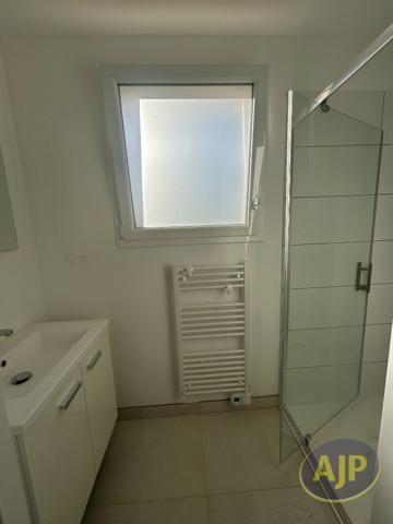 Maison à louer Geneston : 4 pièces, 98m² avec 3 chambre(s) à 1 050€ - AJP Immobilier Saint-Philbert-de-Grand-Lieu