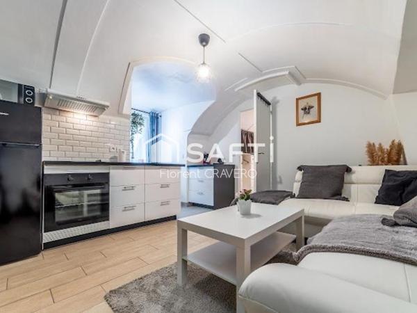 Beau 2 pièces refait à neuf, cadre résidentiel recherché