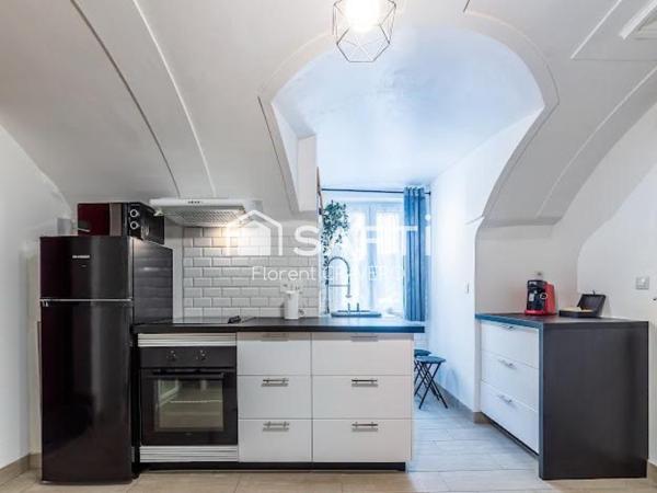 Beau 2 pièces refait à neuf, cadre résidentiel recherché