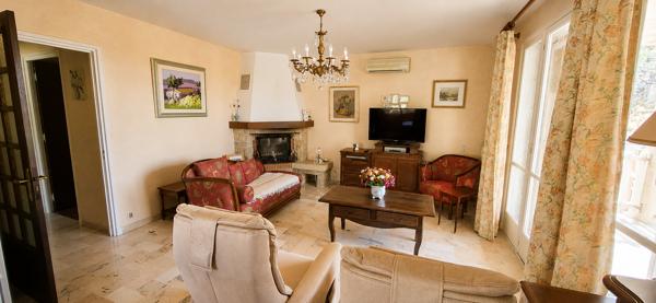 Maison
         6 pièces
        - 196 m² 492 900 € *