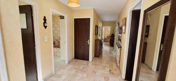 Maison
         6 pièces
        - 196 m² 492 900 € *