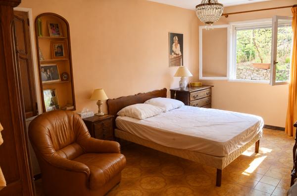 Maison
         6 pièces
        - 196 m² 492 900 € *