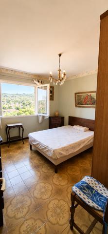 Maison
         6 pièces
        - 196 m² 492 900 € *