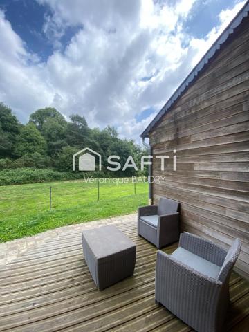 Maison 6 ch et hangar ds hameau avec 1,4 hect env