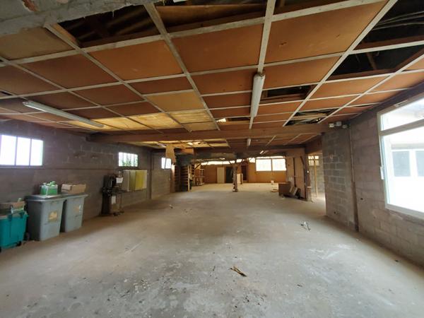 Entrepôt / local industriel à Boismé 10 minutes de Bressuire