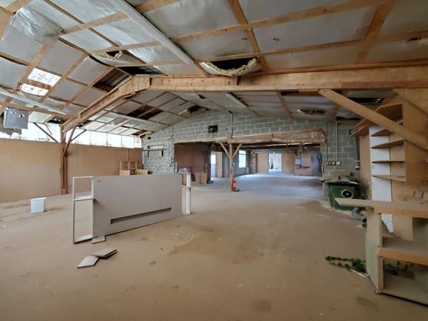 Entrepôt / local industriel à Boismé 10 minutes de Bressuire