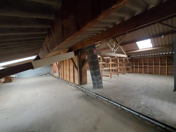 Entrepôt / local industriel à Boismé 10 minutes de Bressuire