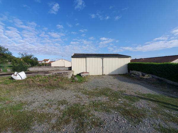 Entrepôt / local industriel à Boismé 10 minutes de Bressuire