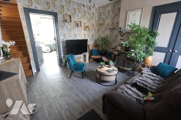 Exclusivité.
Ensemble immobilier comprenant 2 maisons, actuellement louées 450 €/mois chacune.