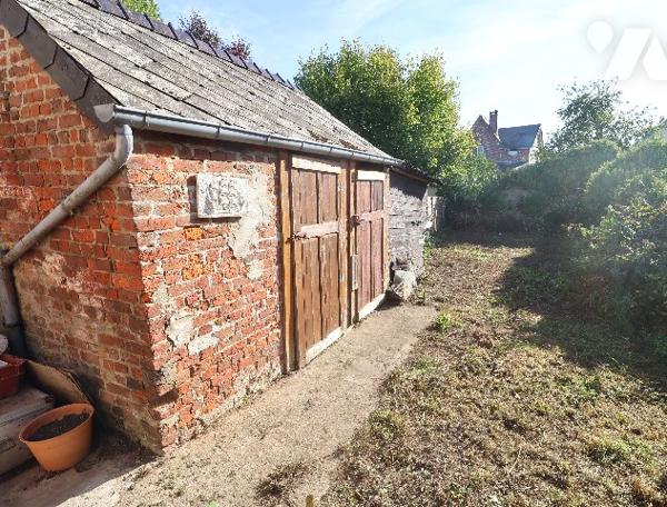 Exclusivité.
Ensemble immobilier comprenant 2 maisons, actuellement louées 450 €/mois chacune.