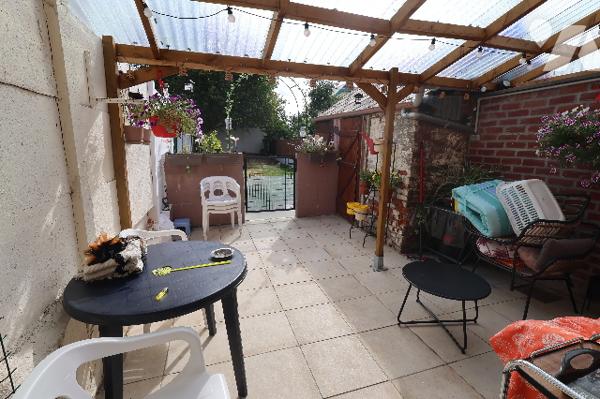 Exclusivité.
Ensemble immobilier comprenant 2 maisons, actuellement louées 450 €/mois chacune.