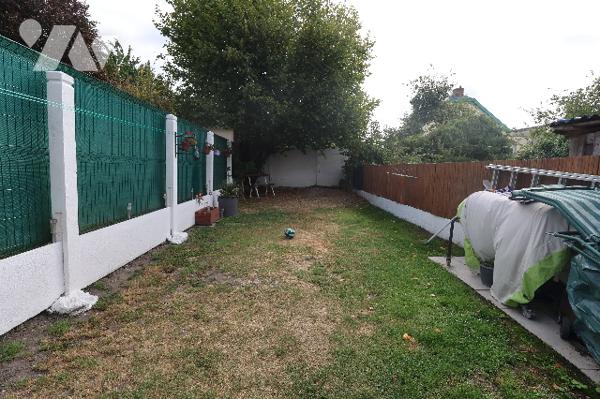 Exclusivité.
Ensemble immobilier comprenant 2 maisons, actuellement louées 450 €/mois chacune.